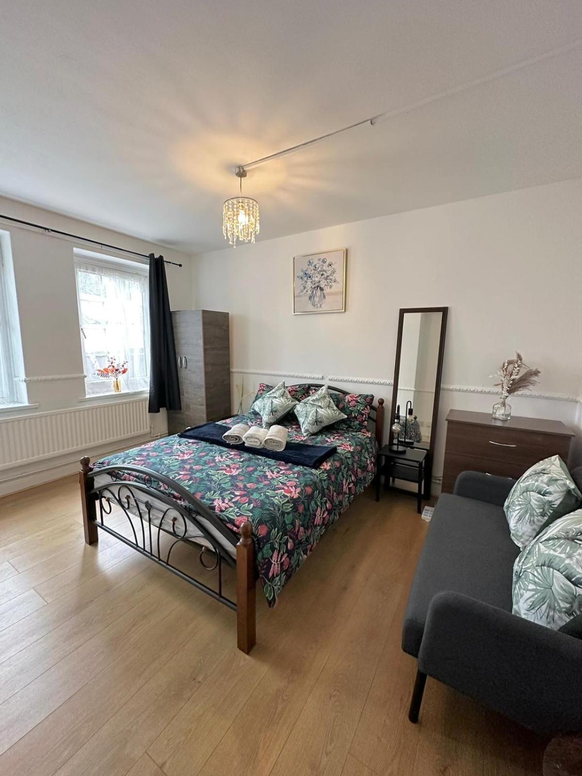 2 Bedroom Flat, 2 Minutes Walk To Bethnalgreen Station, Central Λονδίνο Εξωτερικό φωτογραφία