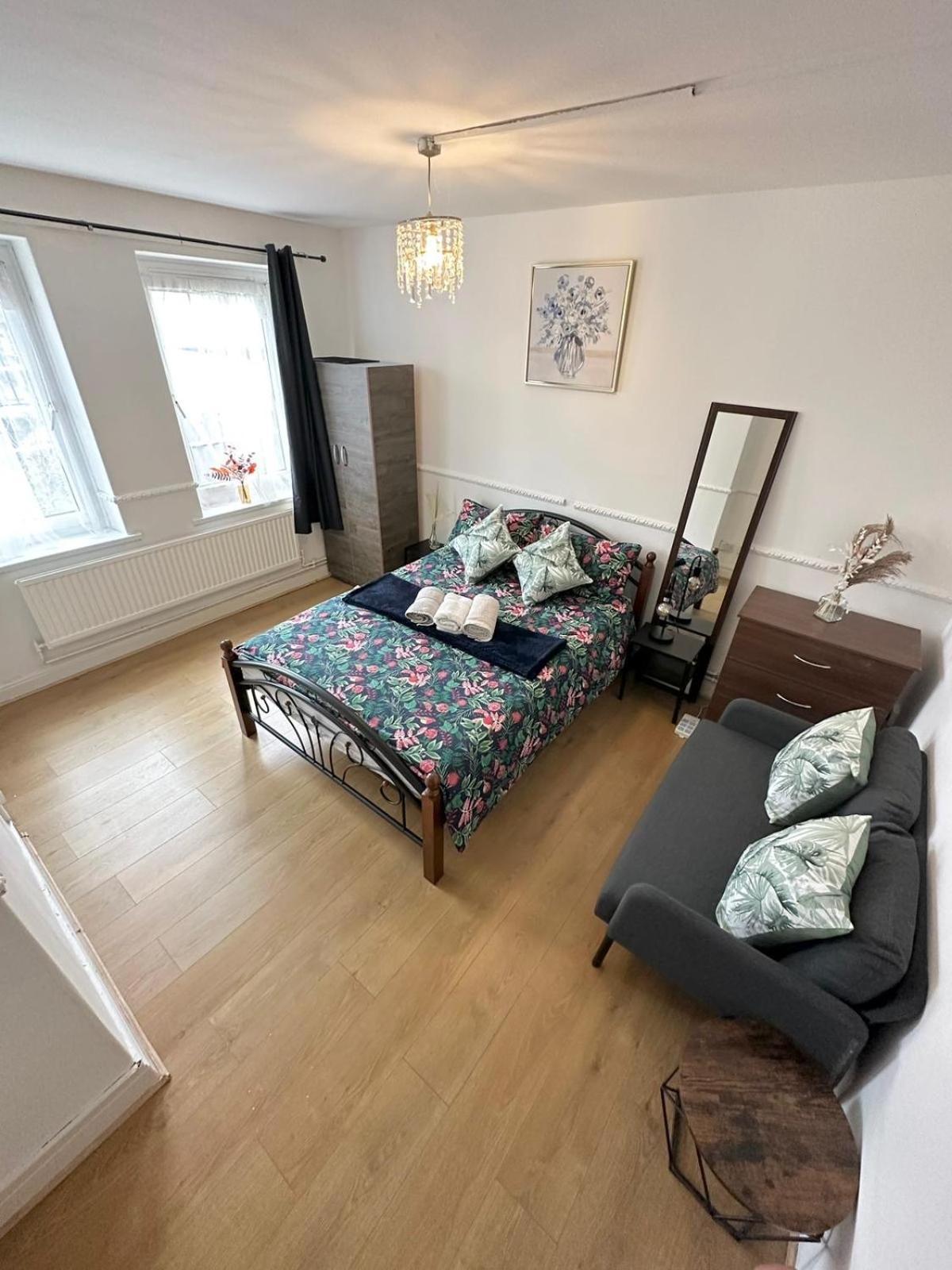 2 Bedroom Flat, 2 Minutes Walk To Bethnalgreen Station, Central Λονδίνο Εξωτερικό φωτογραφία
